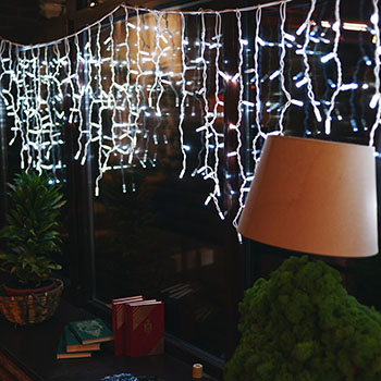 led гирлянда Uniel ULD-B3010-200/SWK White IP67 - пример использования