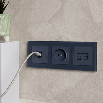 электроустановочные изделия IEK серии Brite - пример установки