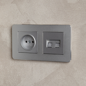 электроустановочные изделия IEK серии Brite - пример установки