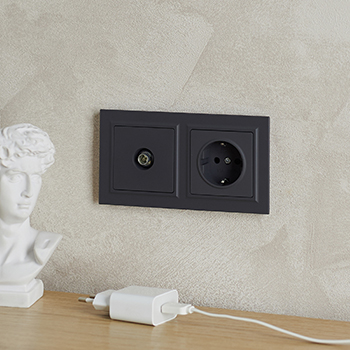 рамка 2-постовая IEK РУ-2-БрГ Brite - пример установки