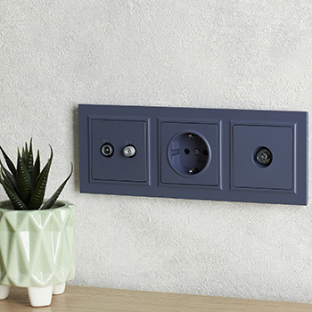 рамка 3-постовая IEK РУ-3-БрМ Brite - пример установки