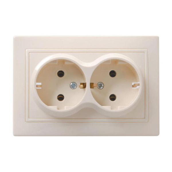 Кварта кремовый розетка скрытая 2-мест заземление шторки IP20 